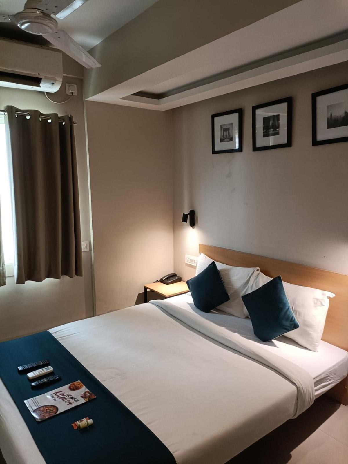 Hotel Mayfair Tower Calcutta Exterior foto